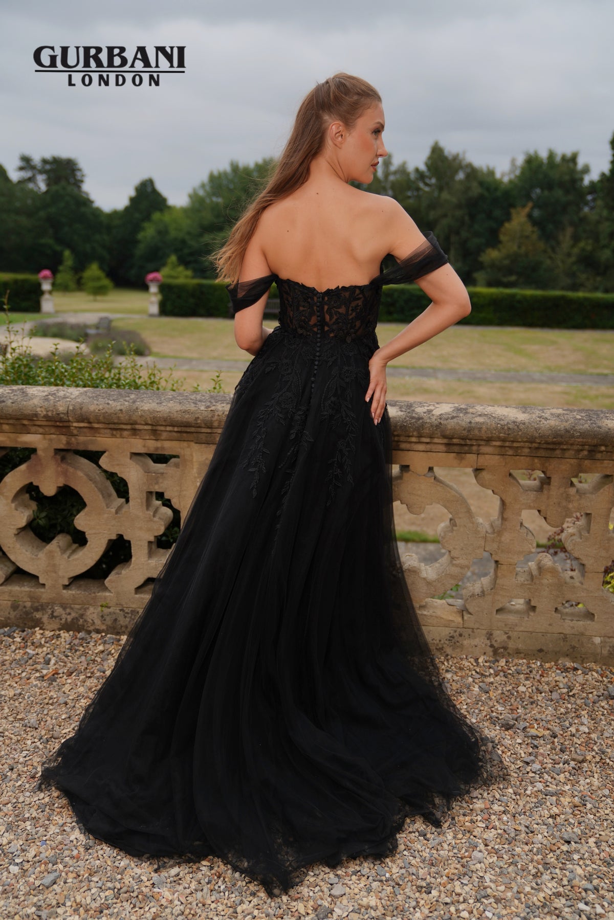 Black | Detail