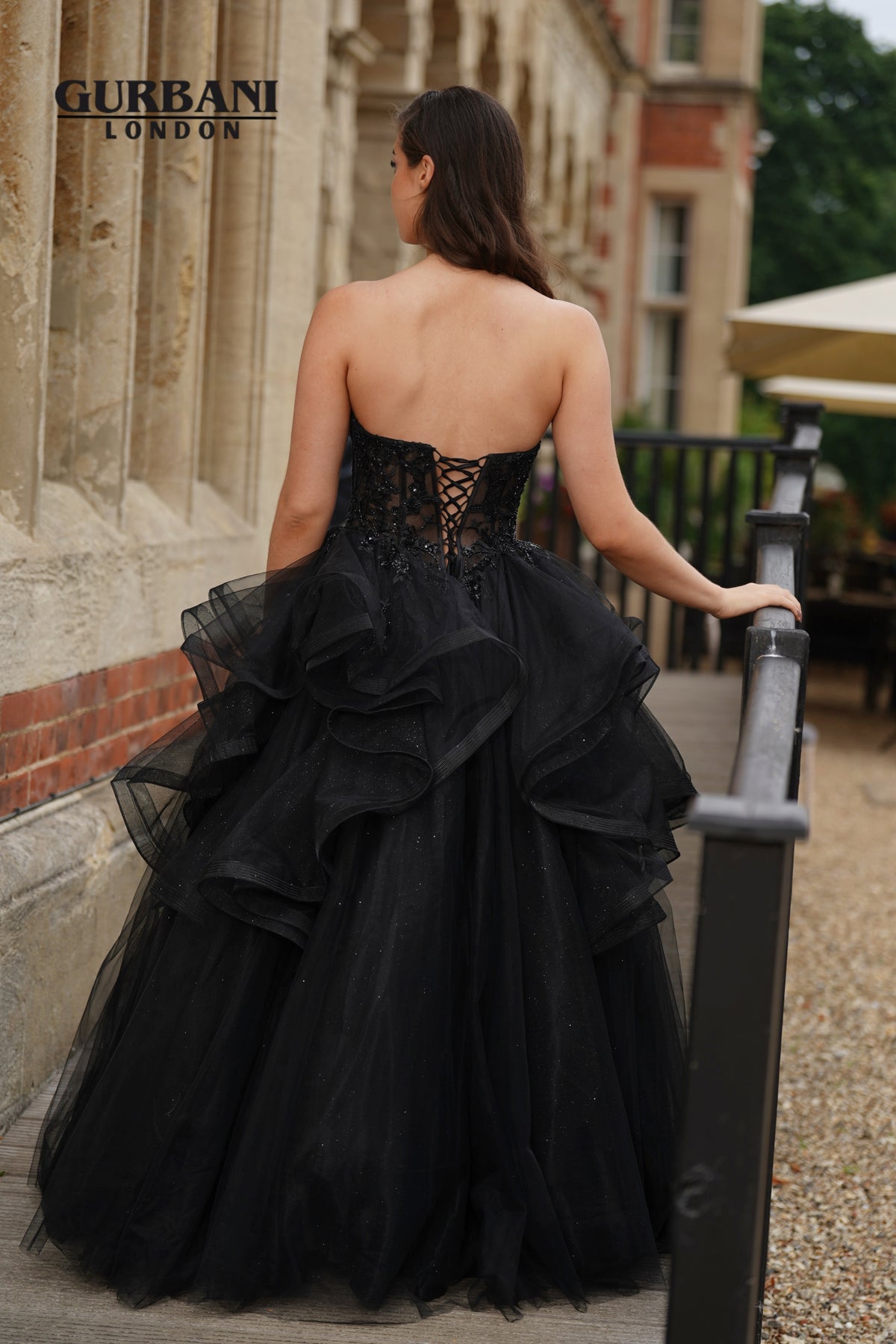 Black | Detail
