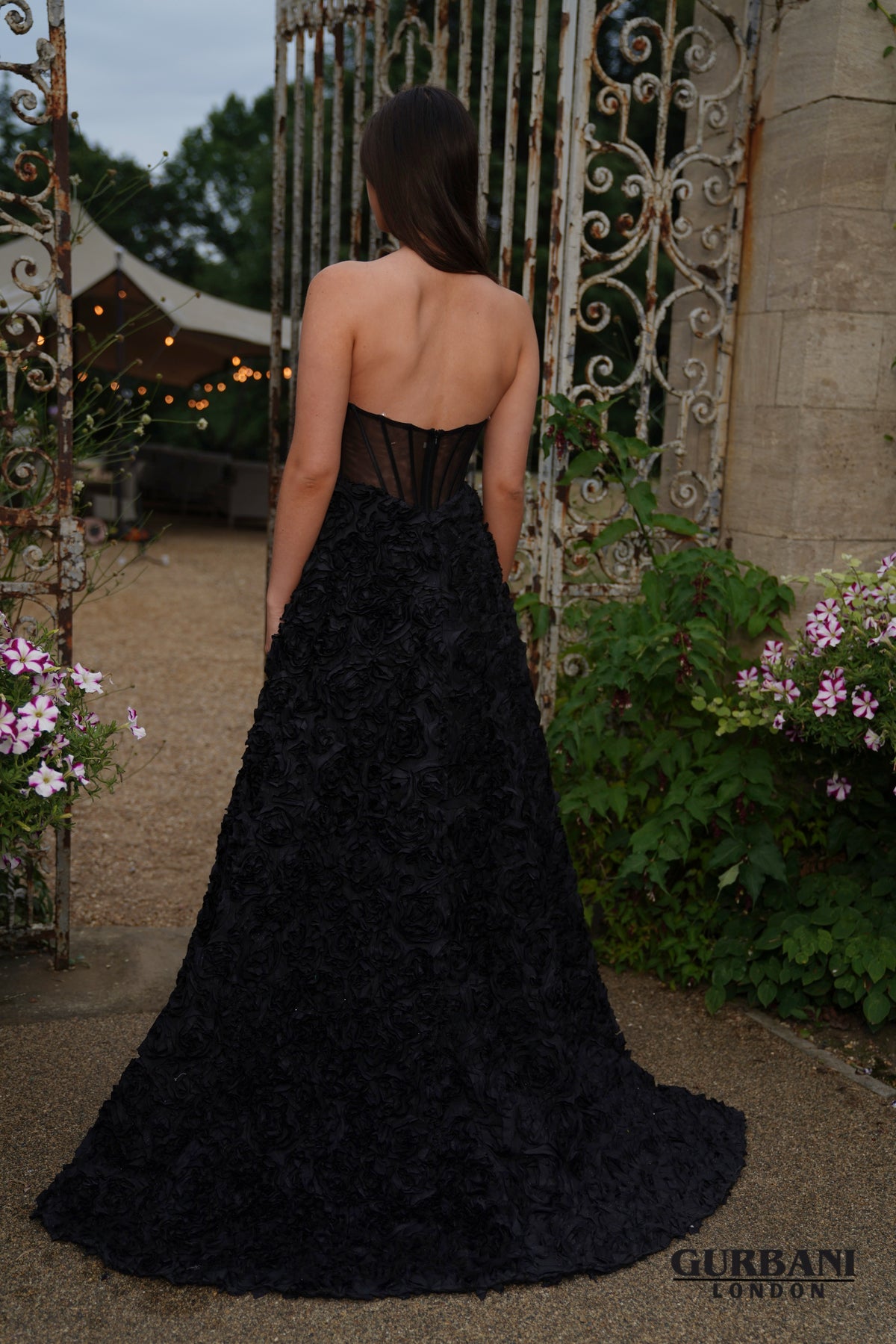 Black | Detail