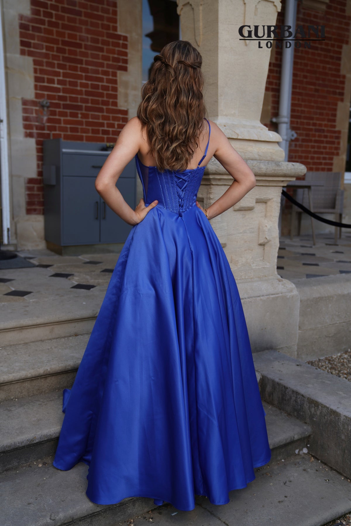 Royal | Side