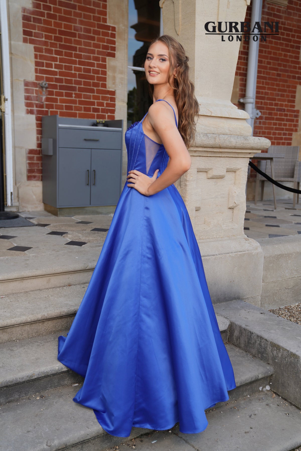 Royal | Side